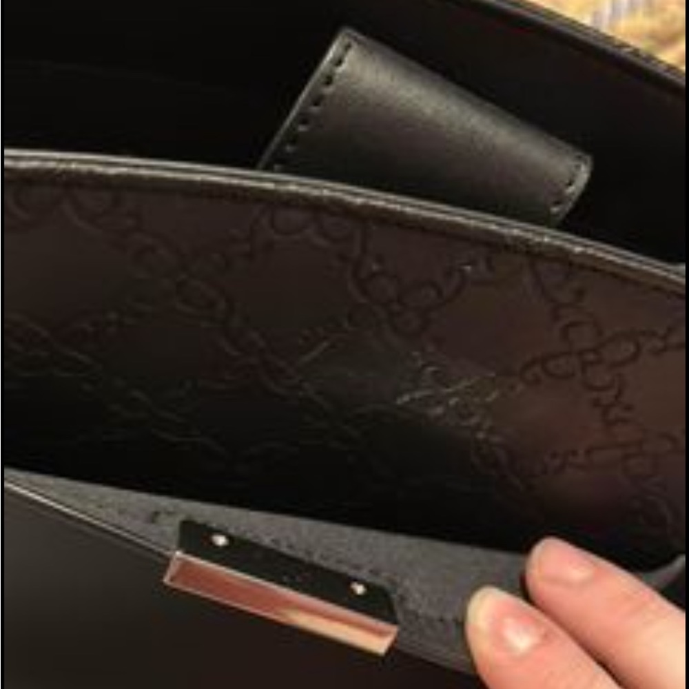 Black non-West purse